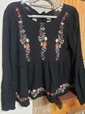 American Eagle Black Peplum Flowy Color Embroidered Oversized Med